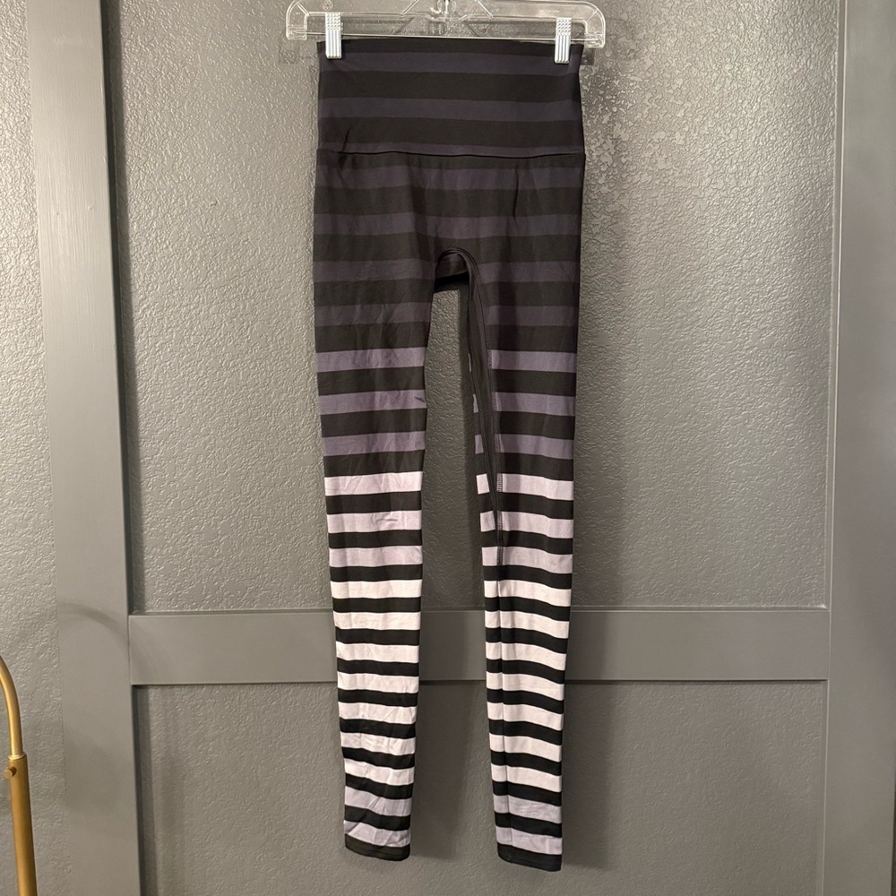 K-DEER • Striped Black and Gray high rise Leggings - small